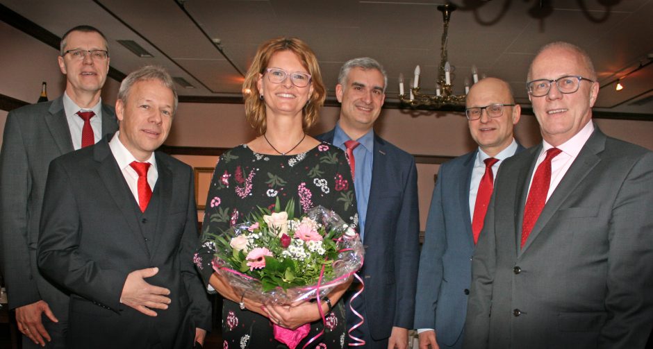 Sparkasse Oberhessen ehrt langjährige Mitarbeiter