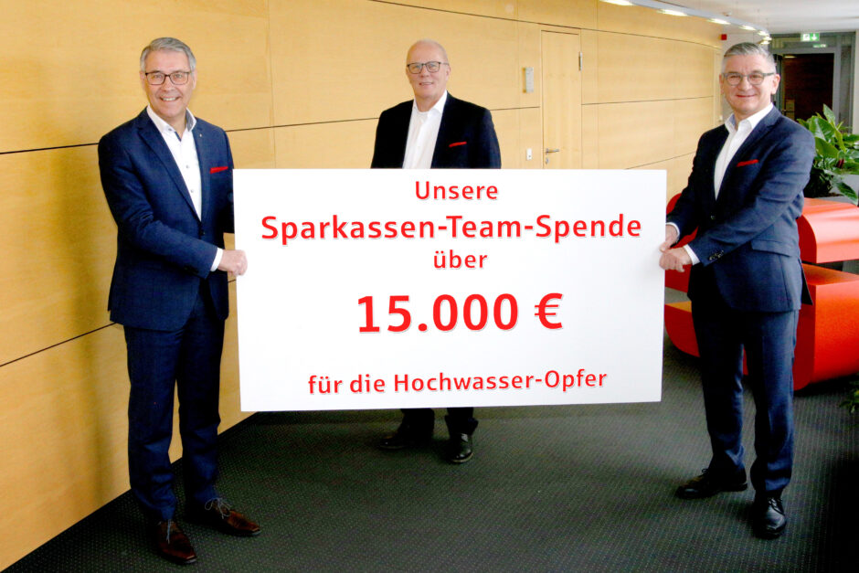 Sparkasse Oberhessen spendet 15.000 Euro für Hochwasseropfer
