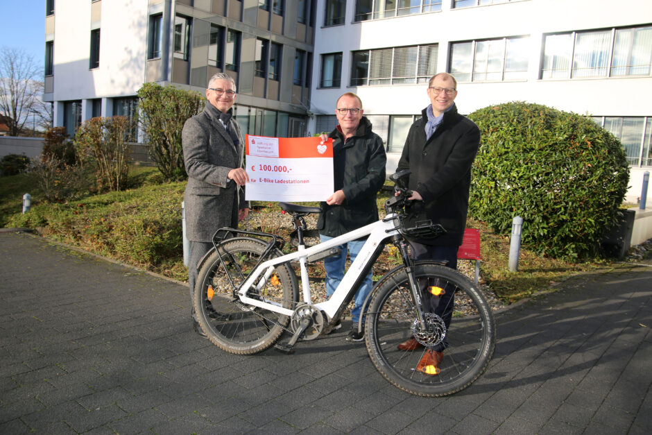 Rad-Tourismus: Sparkassen-Stiftung fördert Ausbau von E-Bike-Ladesäulen mit 100.000 Euro