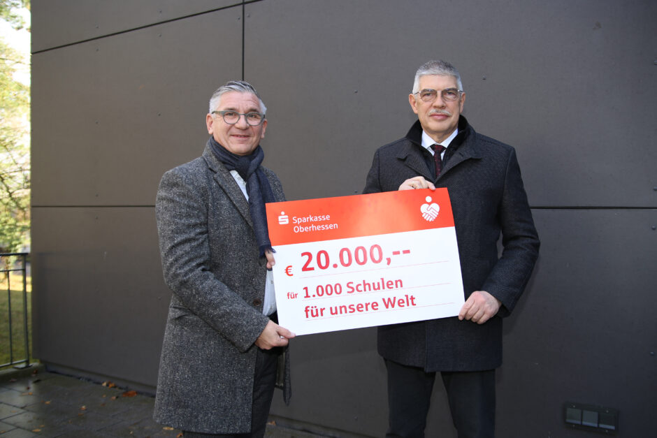 Sparkasse Oberhessen unterstützt Vogelsbergkreis bei Schulbau in Afrika mit 20.000 Euro