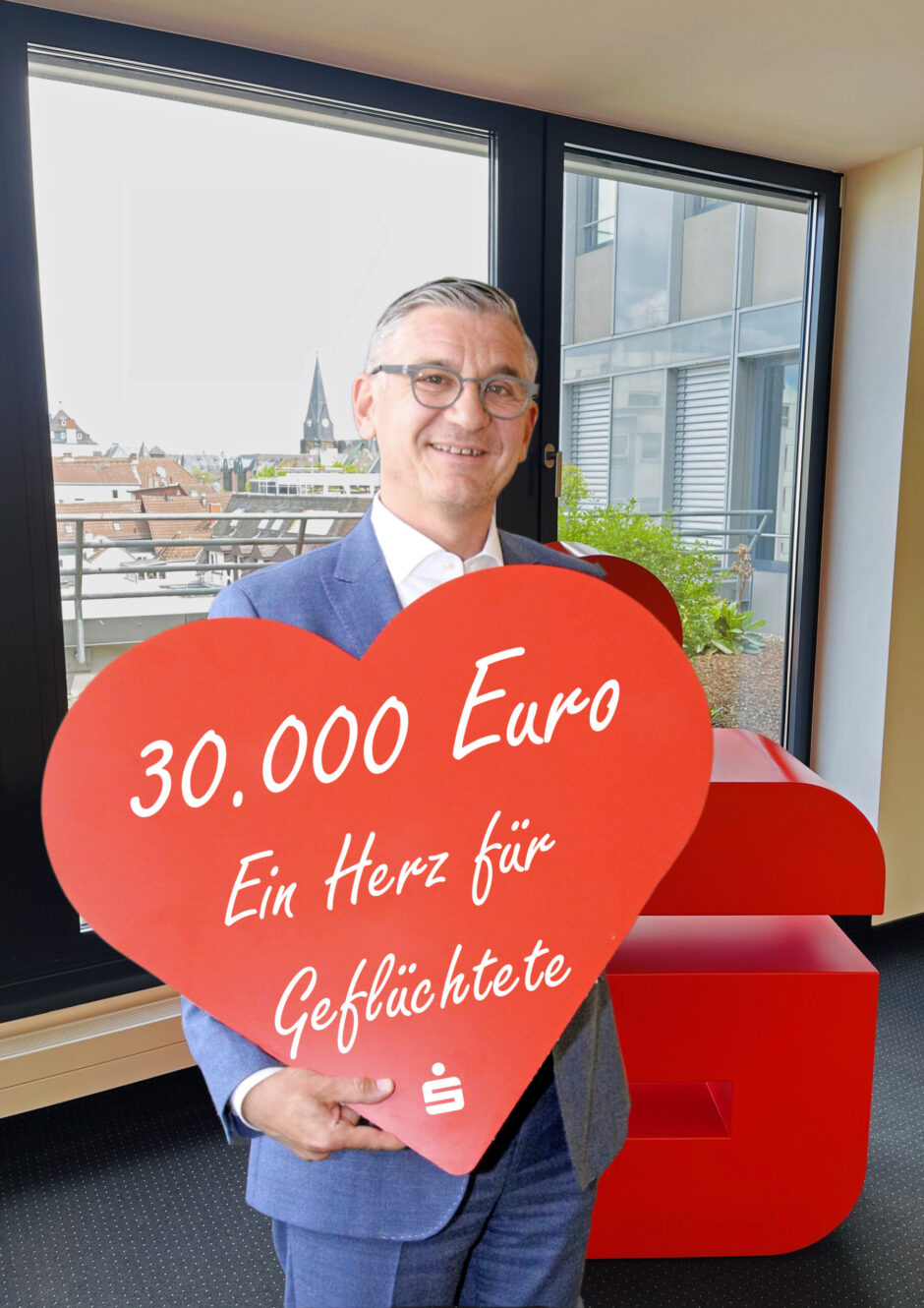 „Ein Herz für Geflüchtete“ – Sparkasse Oberhessen vergibt 30.000 Euro an engagierte Vereine