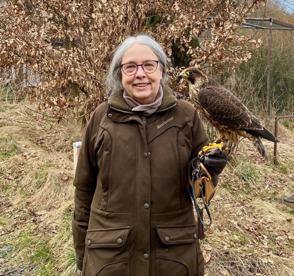 Erhalt der Fauna im Vogelsberg: „Noctua-Stiftung“ unterstützt die Wildvogelauffangstation an der Greifvogelwarte Feldatal