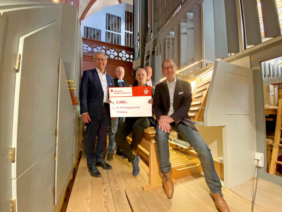 Sparkassen-Stiftung fördert Erweiterung der Stadtkirchen-Orgel mit 5.000 Euro