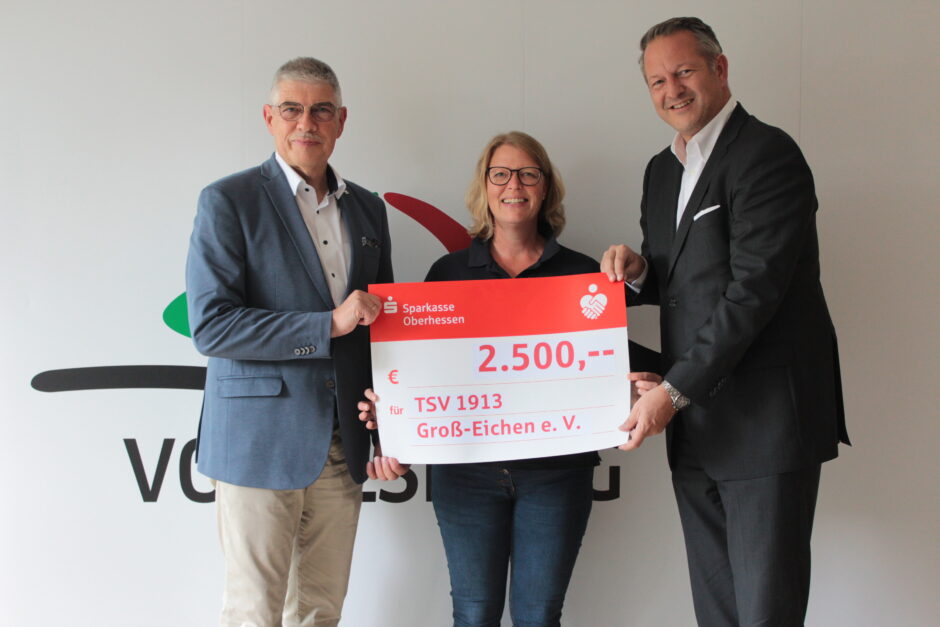 2.500 Euro für Turnhallen-Modernisierung: Sparkasse Oberhessen unterstützt TSV Groß-Eichen