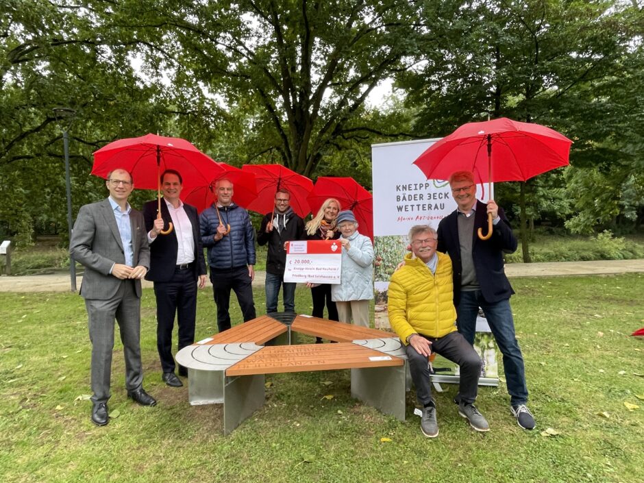 Kneipp-Bänke für die Wetterau: Stiftung der Spar-kasse Oberhessen fördert Gesundheitstourismus