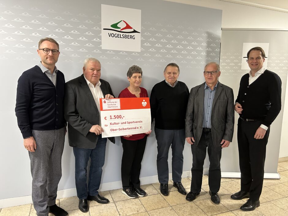 Sparkassen-Stiftung fördert Ortschronik von Ober-Seibertenrod – ein Kapitel für die Zukunft