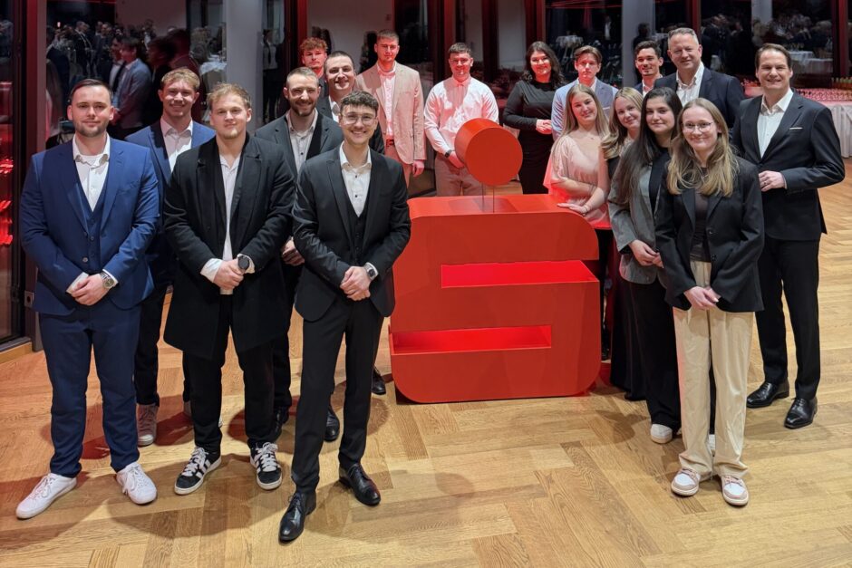 Sparkasse Oberhessen gratuliert engagierten Absolventen und dualen Studenten